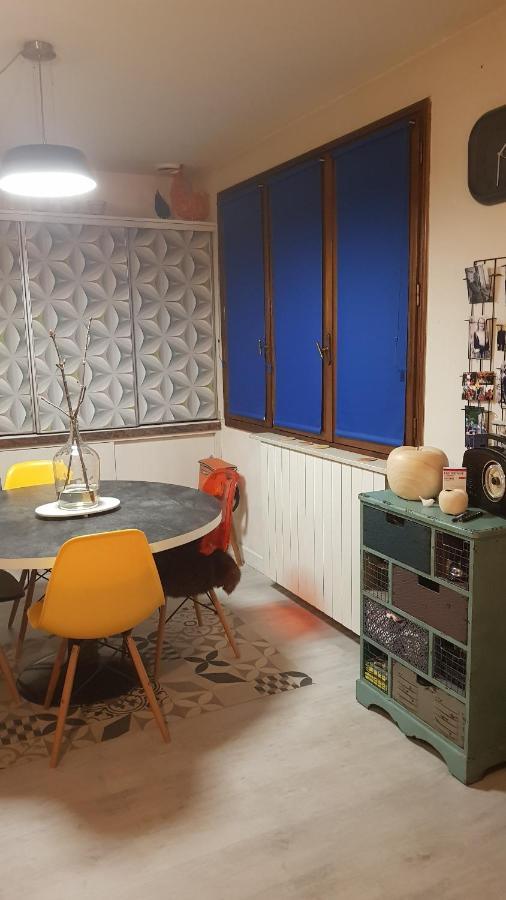 Bed and Breakfast A l'Ecole Buissonnière Lacrouzette Esterno foto