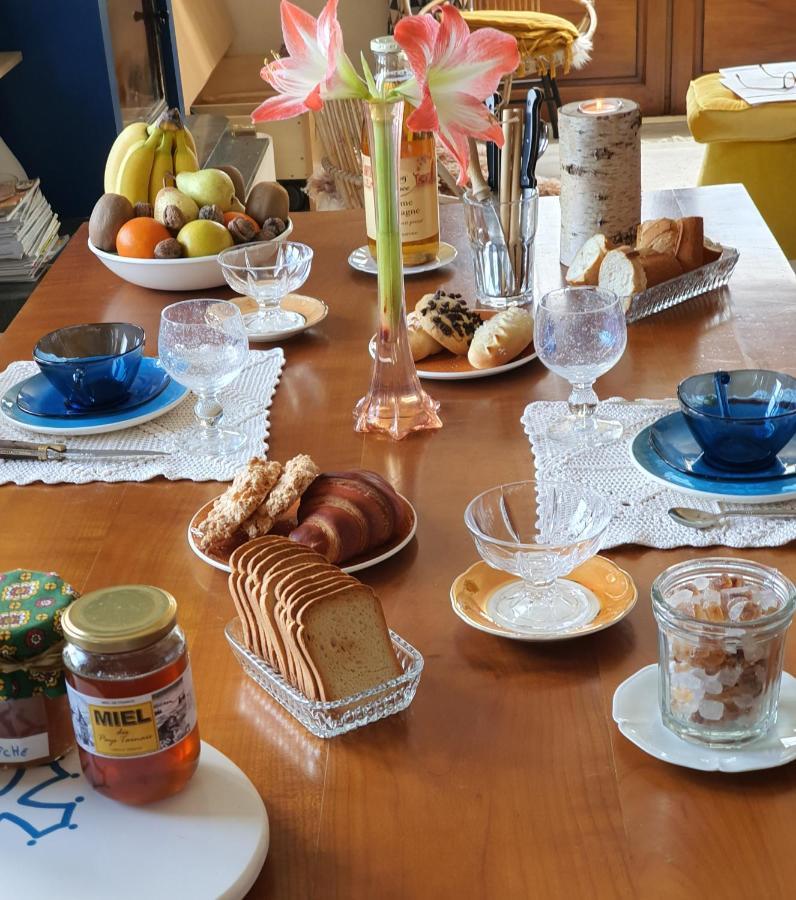 Bed and Breakfast A l'Ecole Buissonnière Lacrouzette Esterno foto