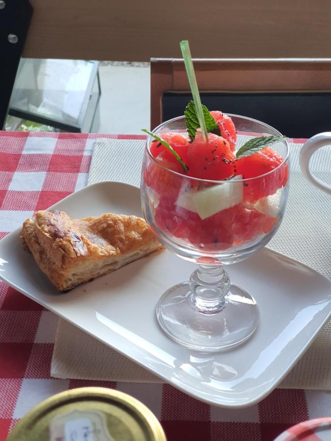 Bed and Breakfast A l'Ecole Buissonnière Lacrouzette Esterno foto